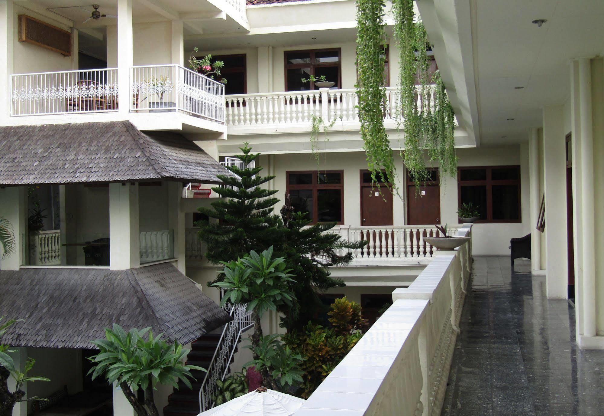 Capital O 93809 Wida Hotel Legian Exterior foto